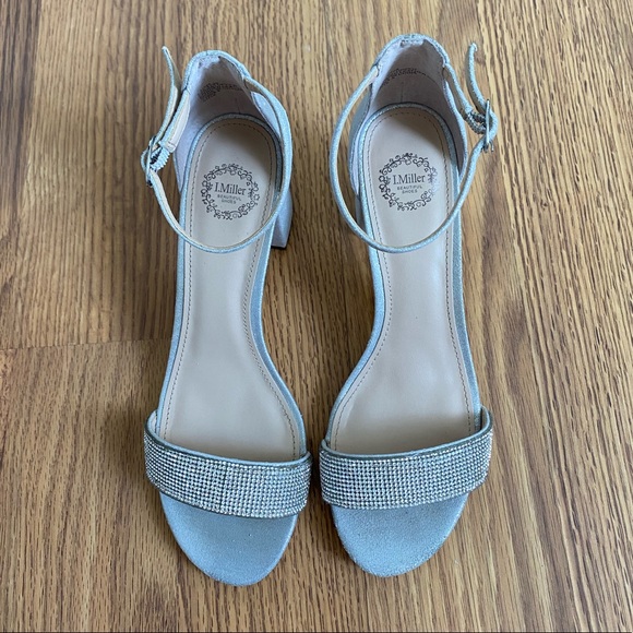 7.5 Silver Heels - Picture 2 of 7